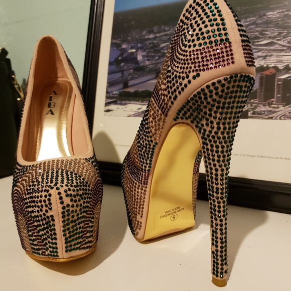 Special Occassion or Holiday Heels - Picture 2 of 3